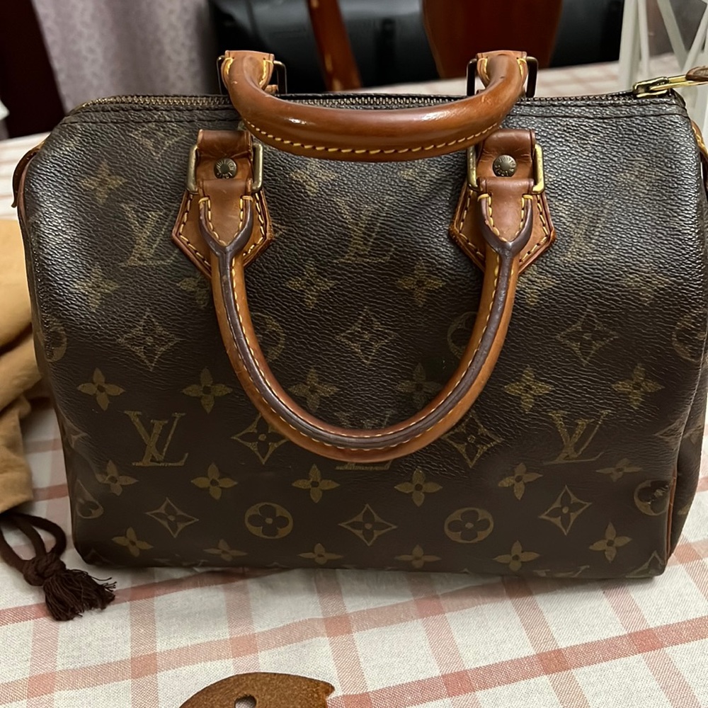 Authentic Louis Vuitton speedy 25
